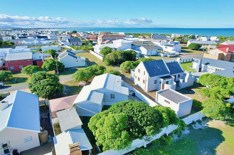 4 Bedroom Property for Sale in Struisbaai Western Cape